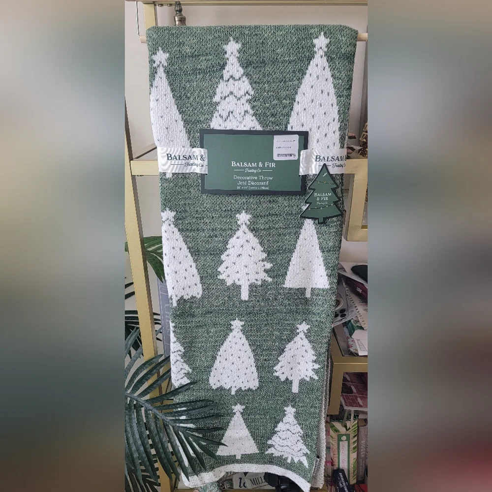 NWT Balsam & Fir Oversized Christmas Tree Blanket (1)